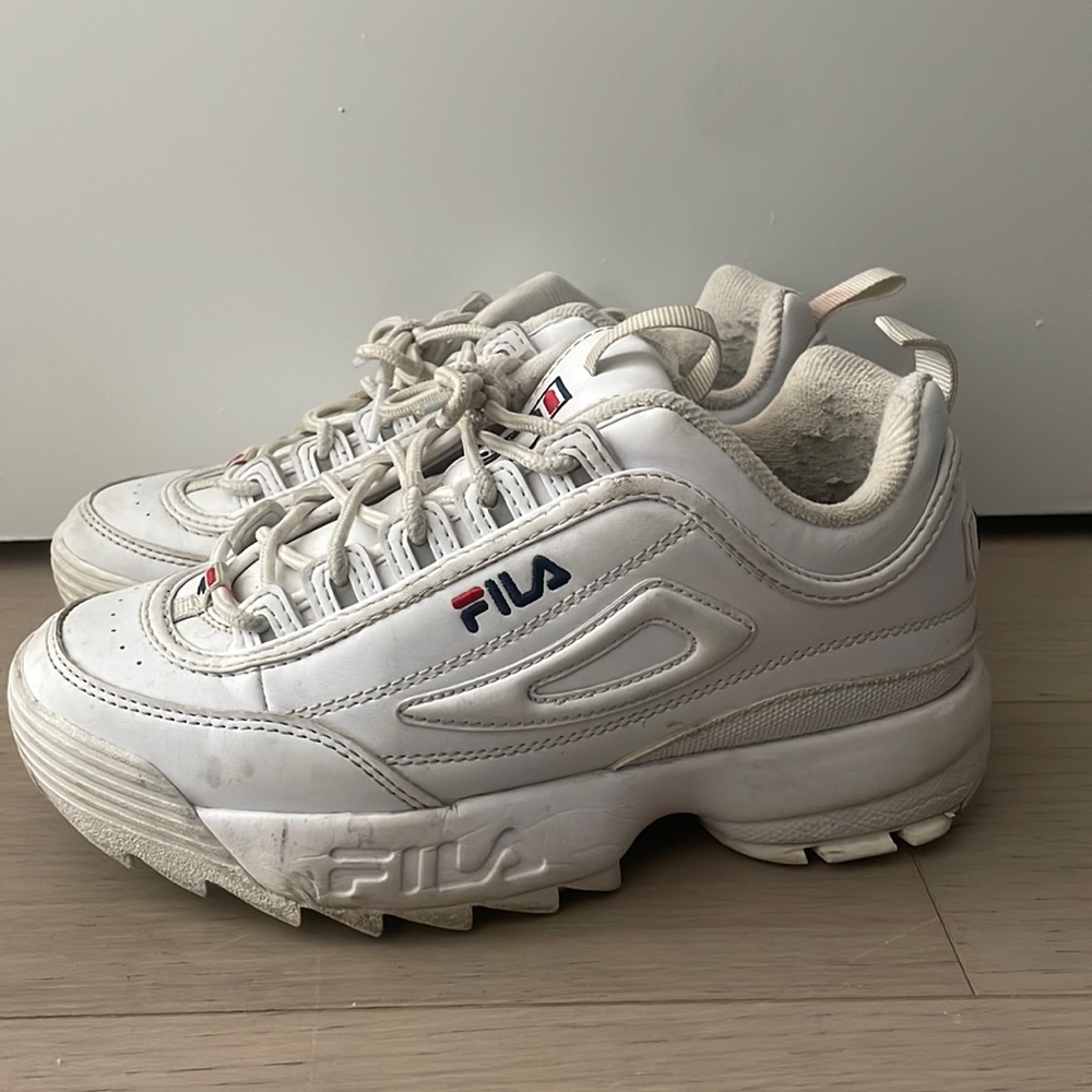 Kids Fila Disruptor Size 4.5 (fits Women Size 6-6.5) - FREE SHIPPING